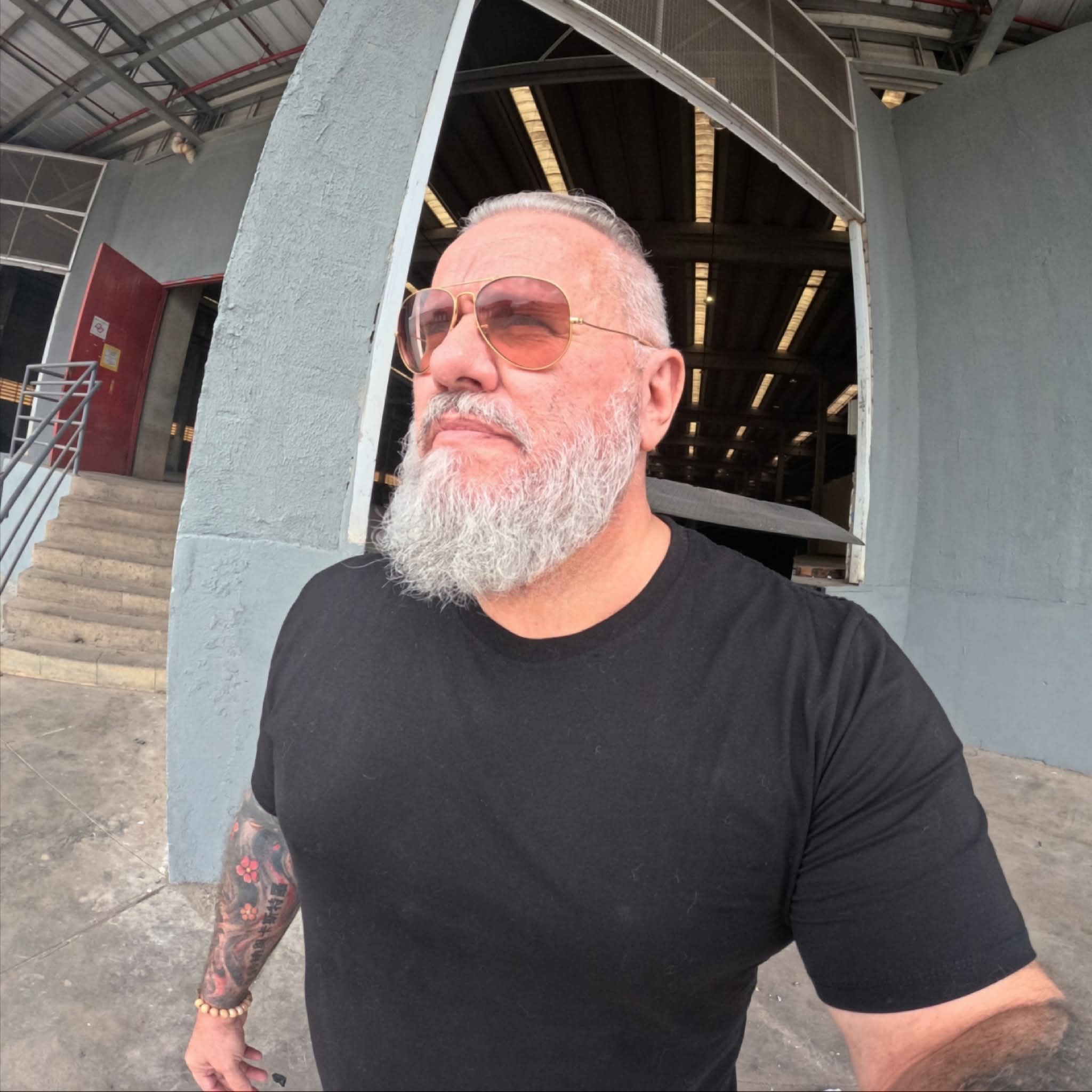 Rodrigo Castro em visita técnica a galpão industrial em São Bernardo do Campo