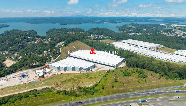 O CL Imigrantes 3 é um condomínio logístico de alto padrão, projetado para empresas que exigem agilidade, segurança e eficiência operacional. Localizado em São Bernardo do Campo, ao lado da Rodovia dos Imigrantes, o empreendimento reúne estrutura técnica avançada e conexão direta aos principais corredores logísticos do estado.